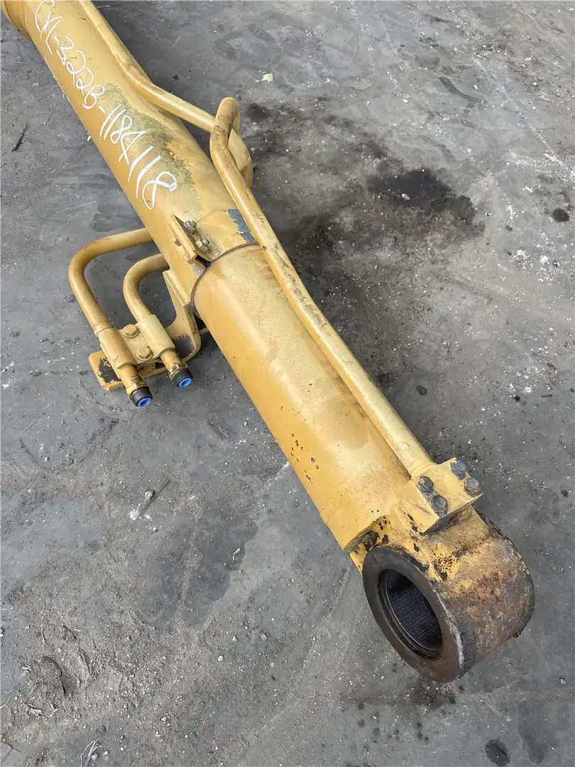 USED BOOM CYLINDER image 2