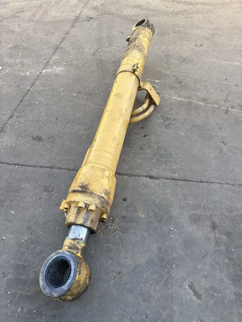 USED LH BOOM CYL image 4