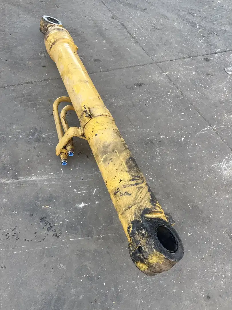 USED LH BOOM CYL image 5