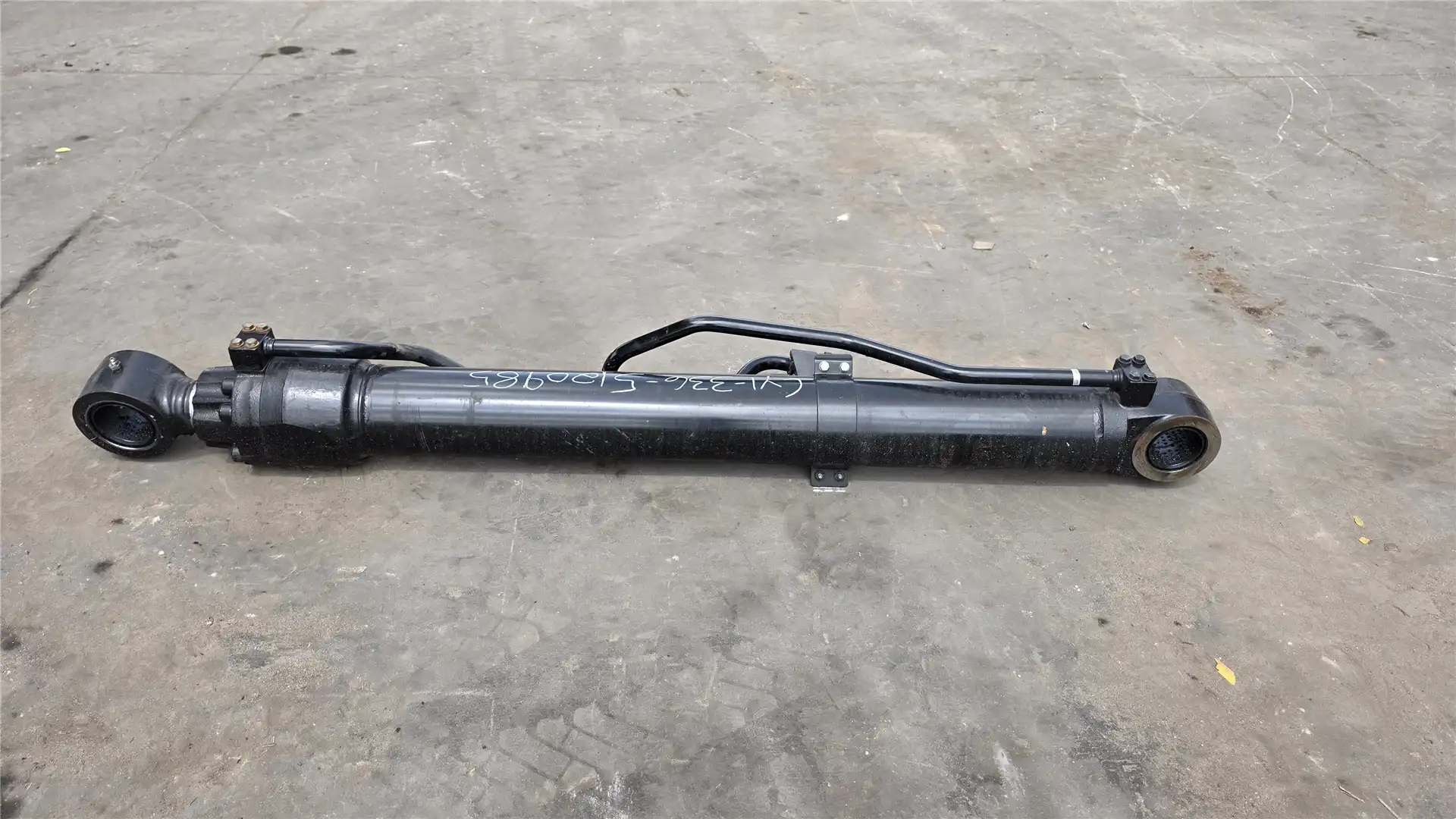 USED RH BOOM CYL image 2