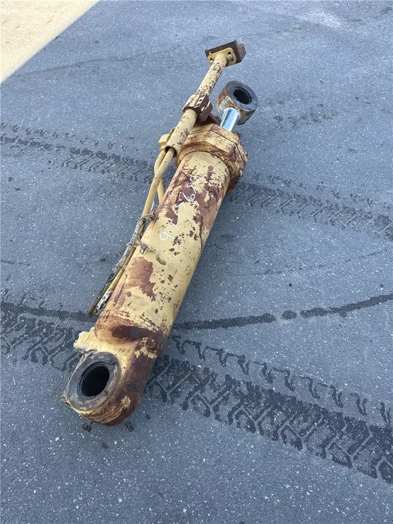 USED TILT CYLINDER image 2