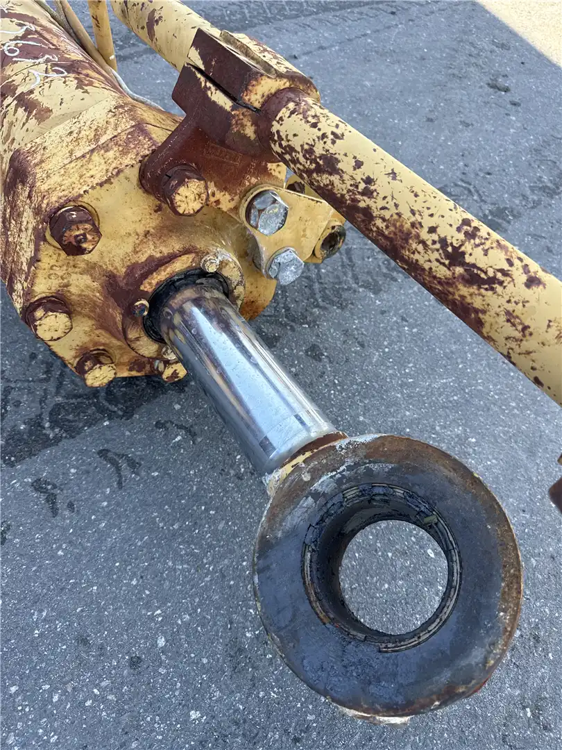 USED TILT CYLINDER image 3