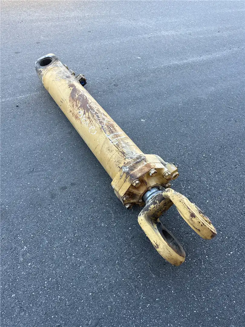 USED LIFT CYLINDER image 2