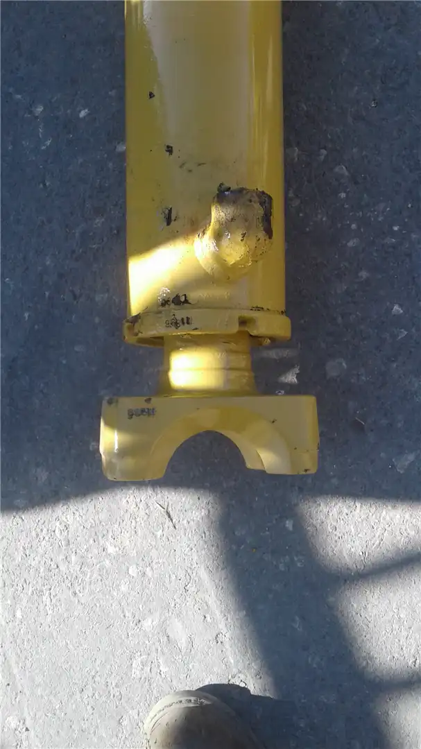 USED LIFT CYLINDER image 2