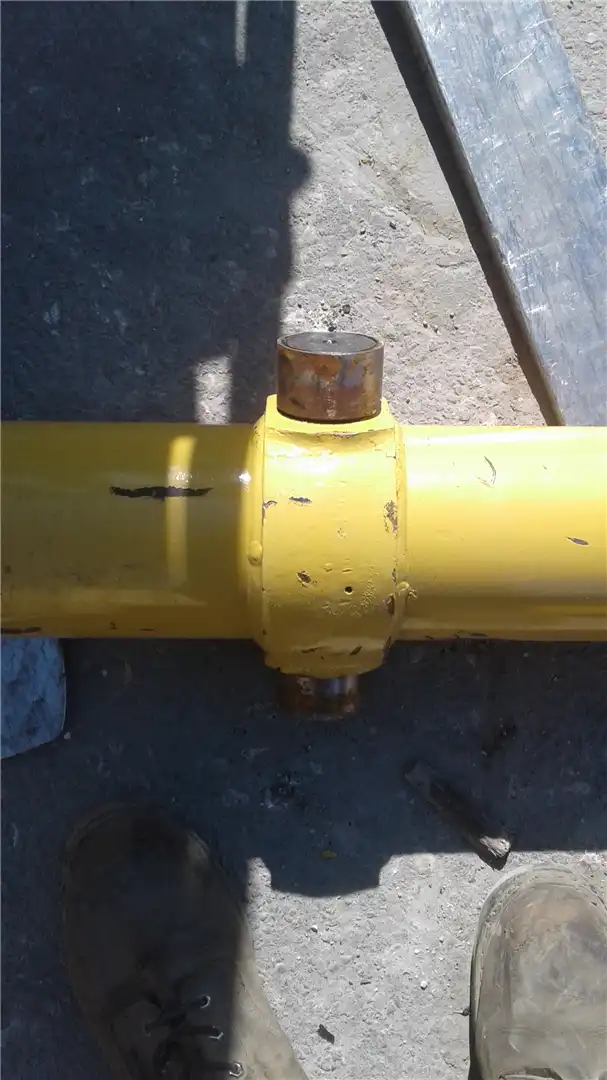USED LIFT CYLINDER image 4