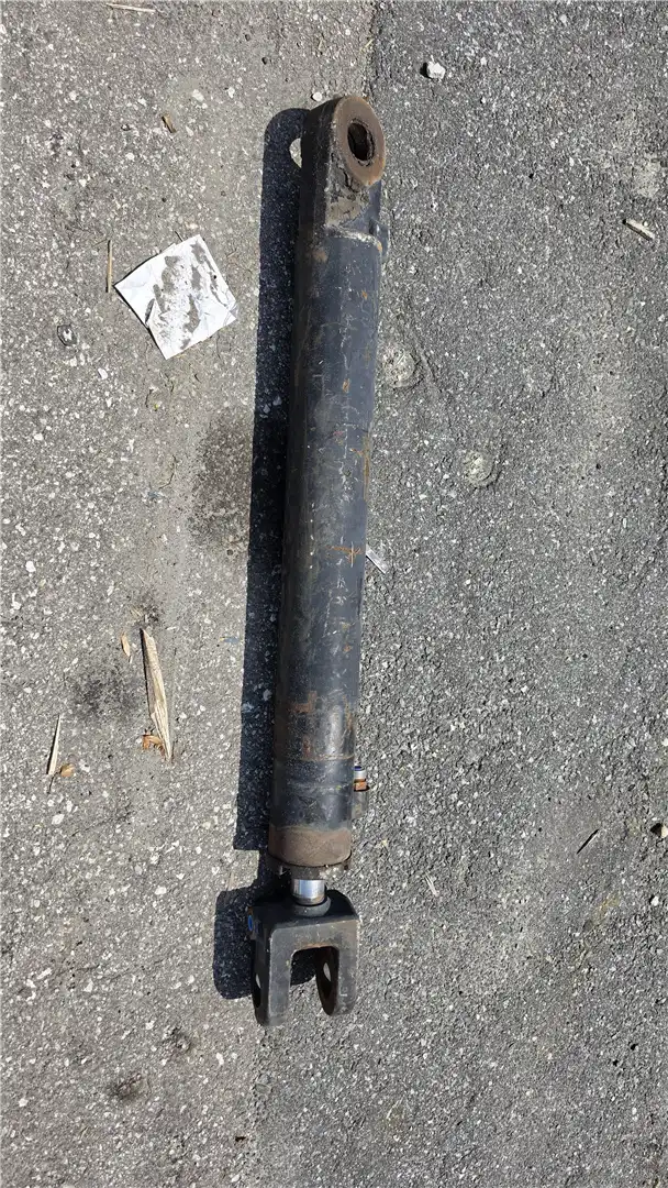 USED TILT CYL GP image 2