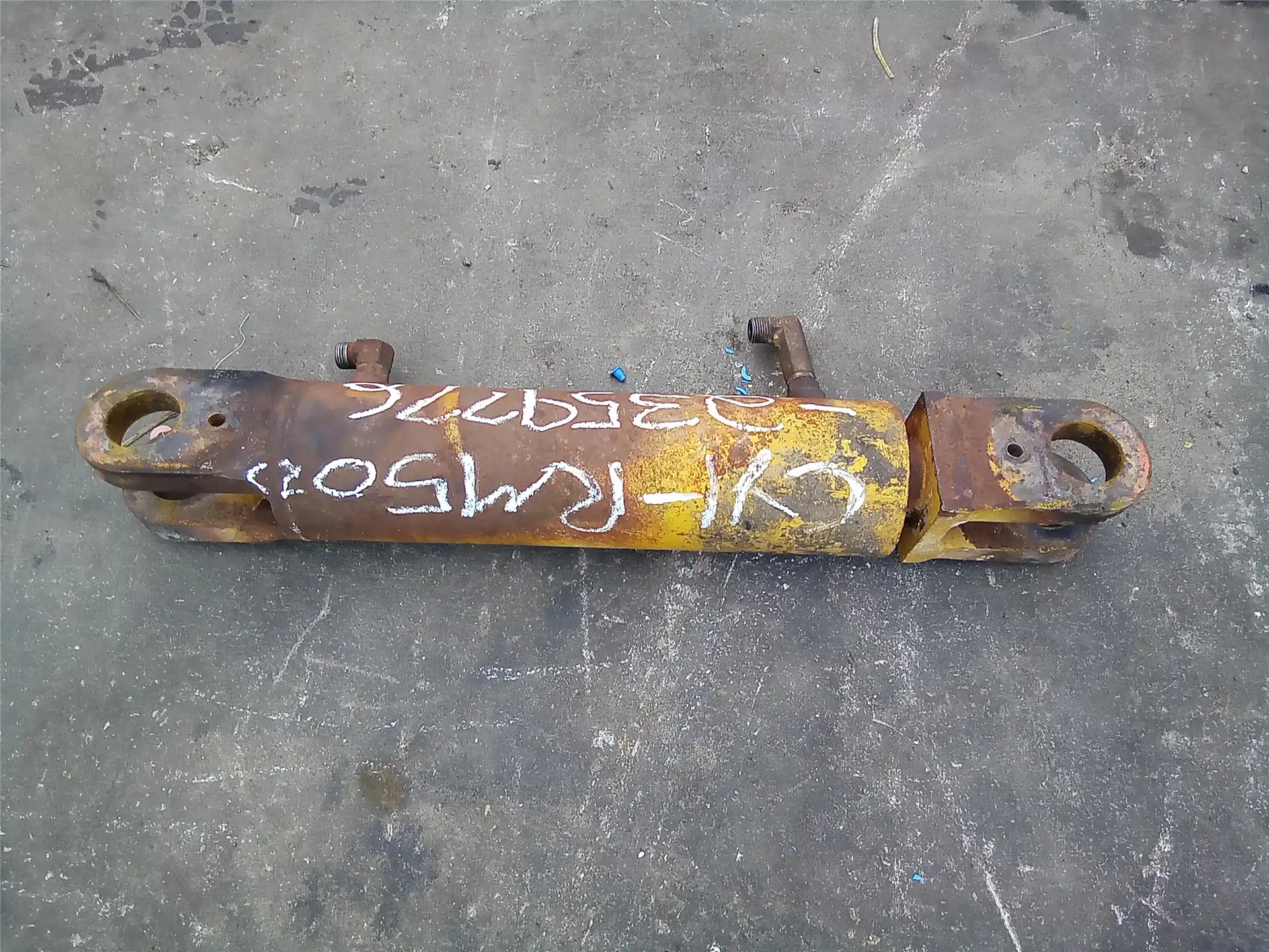 USED STEER CYL image 2