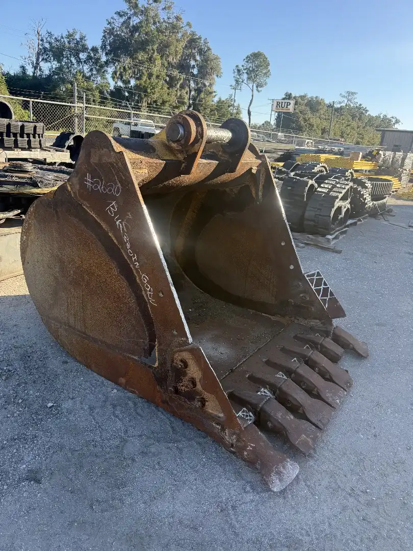USED 60IN BUCKET image 3