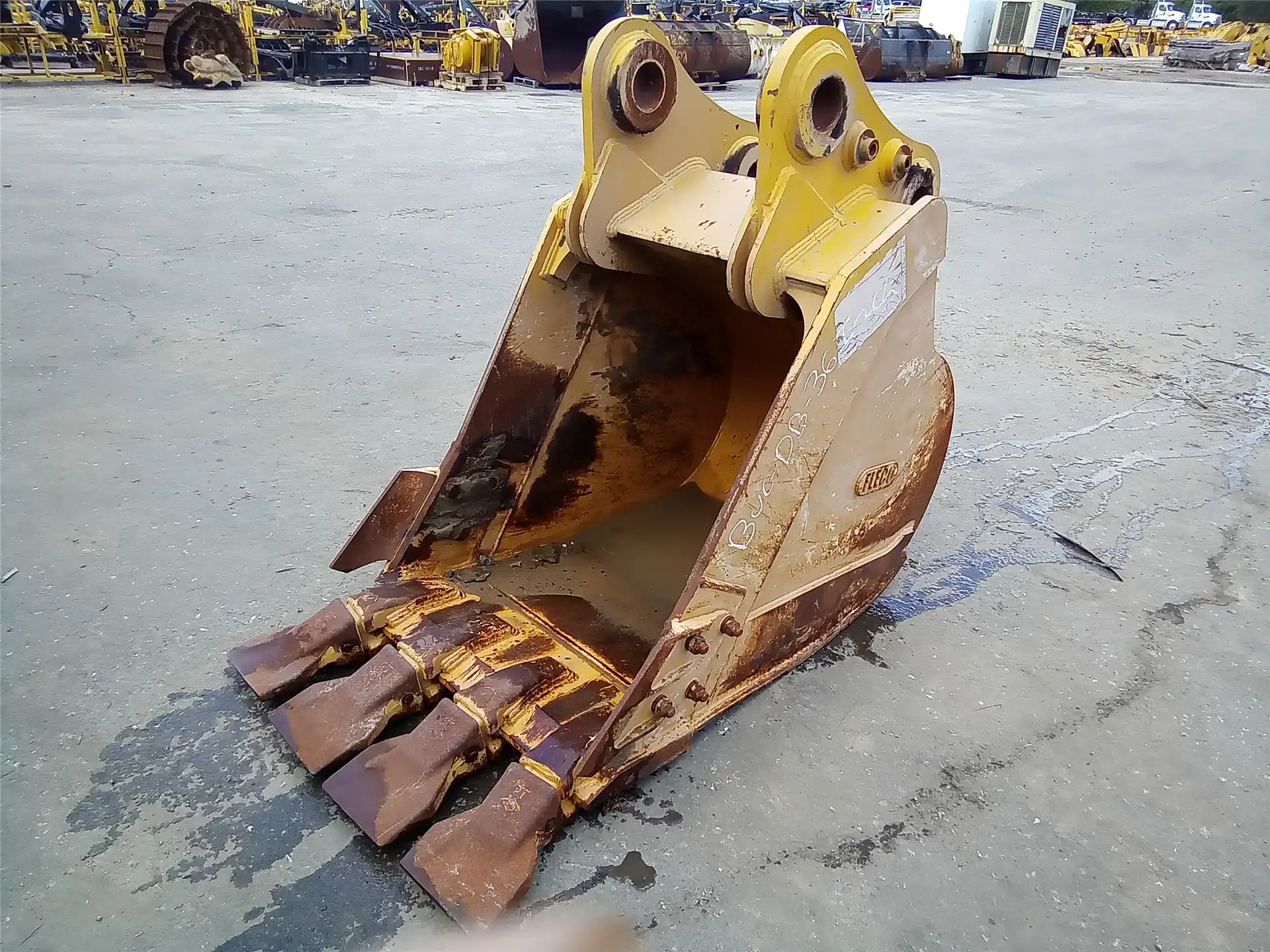 USED 36INCH BUCKET image 5