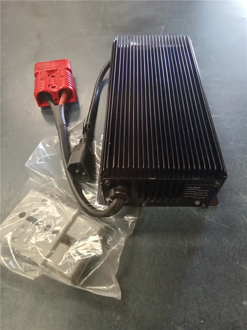 NEW 25A CHARGER image 2