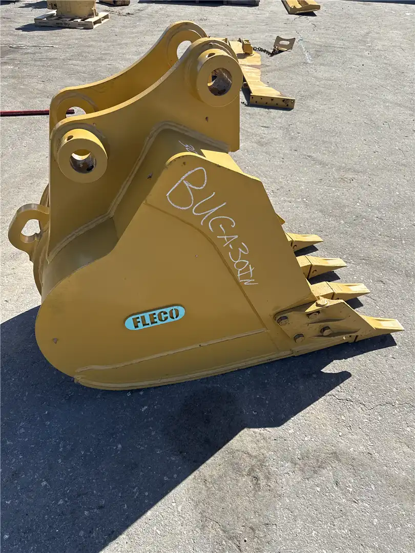 NEW 30IN FLECO BUC image 3