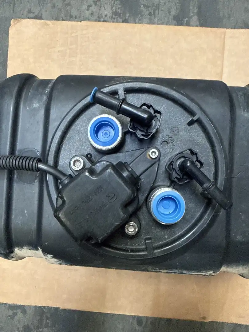 USED DEF TANK image 2