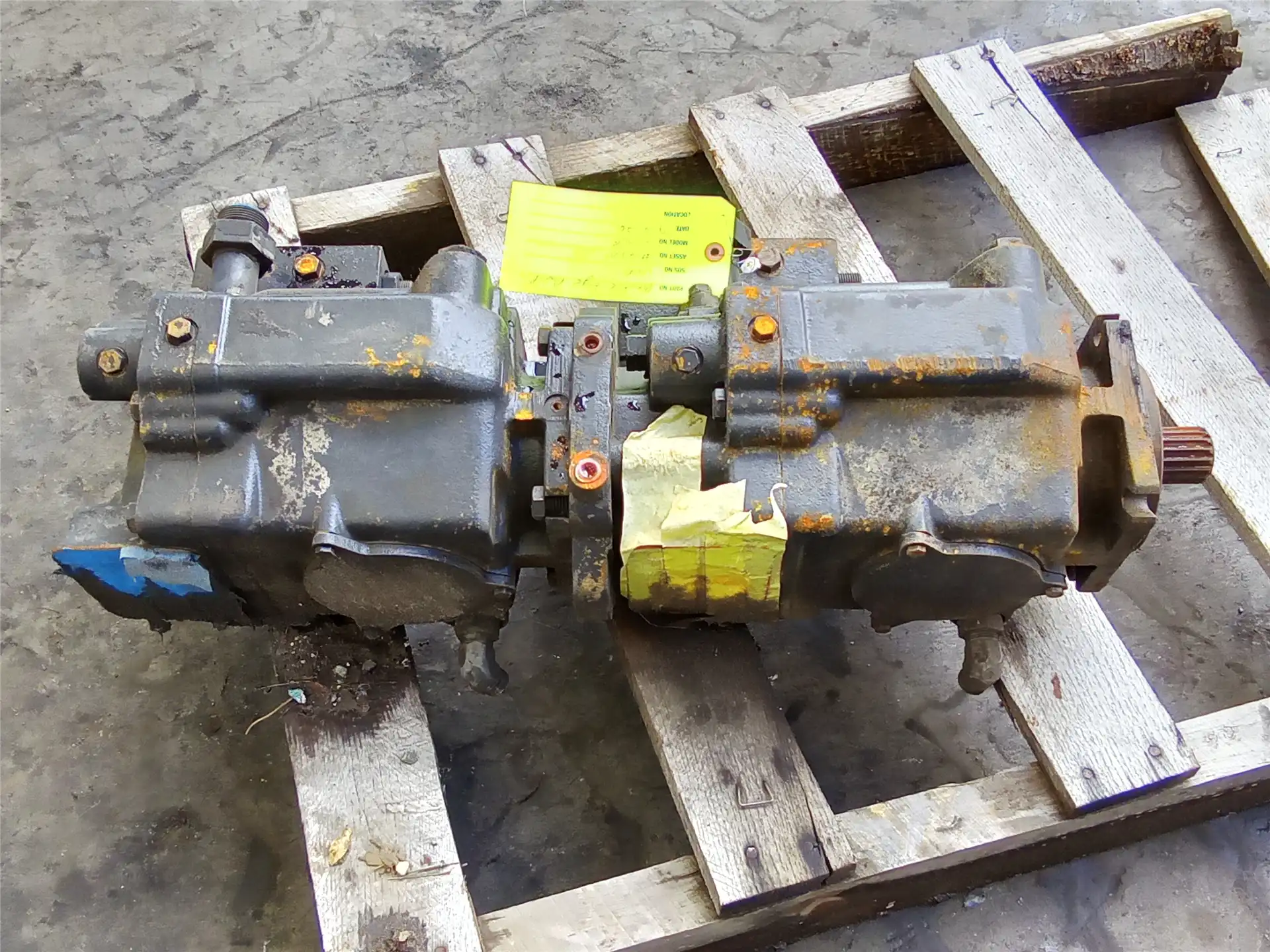 USED HYD PUMP image 2