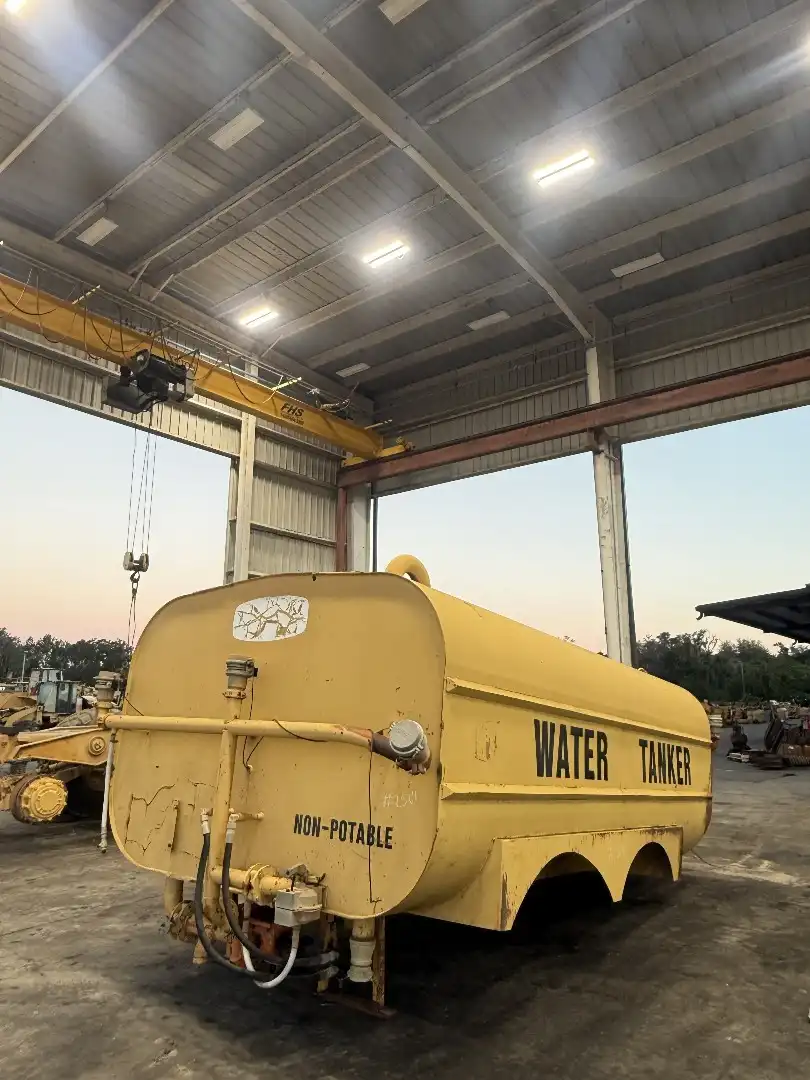 USED WATERTANKER image 3