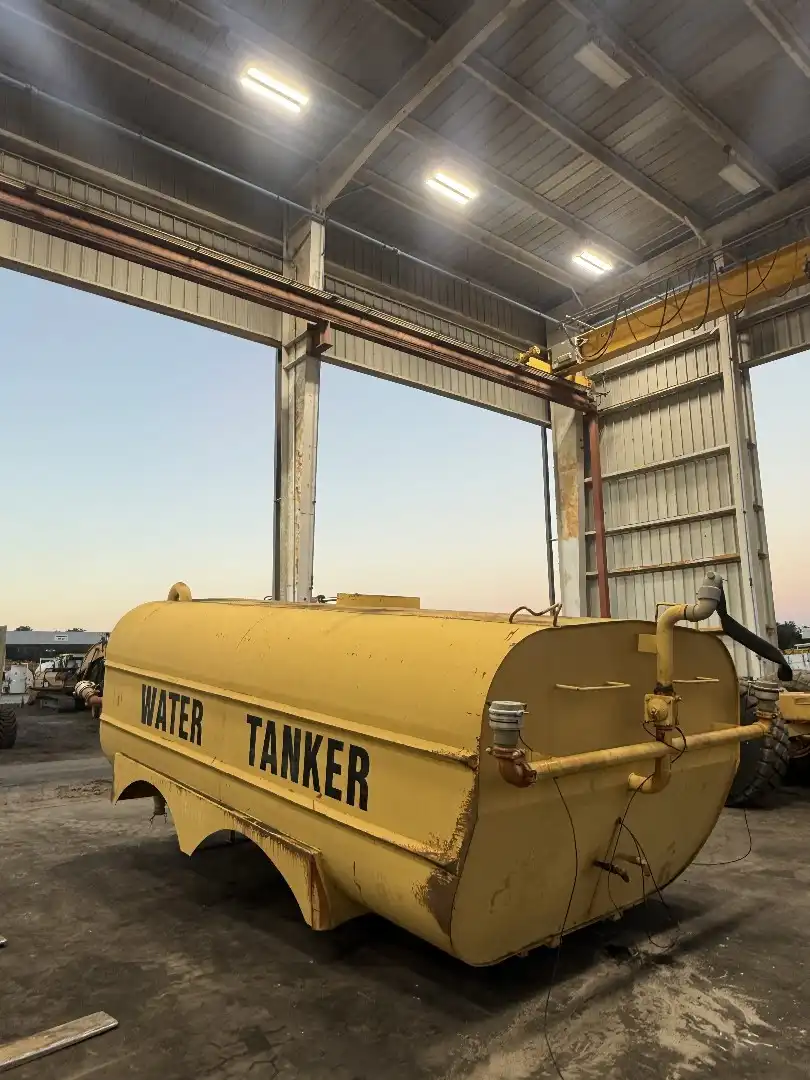 USED WATERTANKER image 4