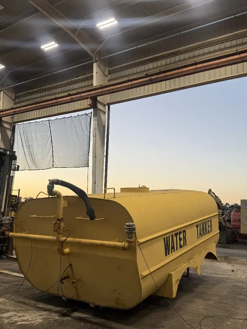 USED WATERTANKER image 5
