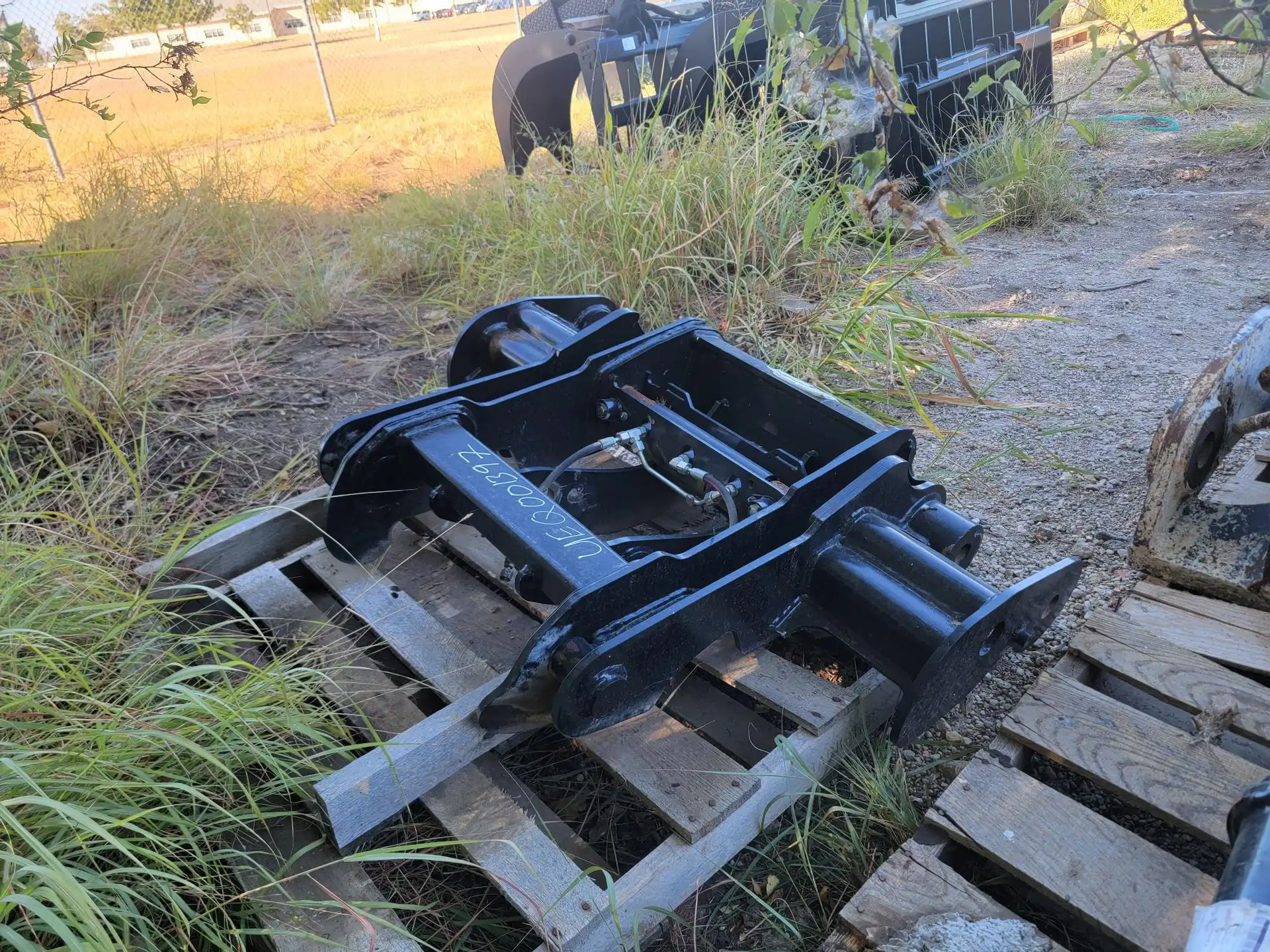 CAT IT COUPLER  FOR NEXT GEN BACKHOE BLH image 3