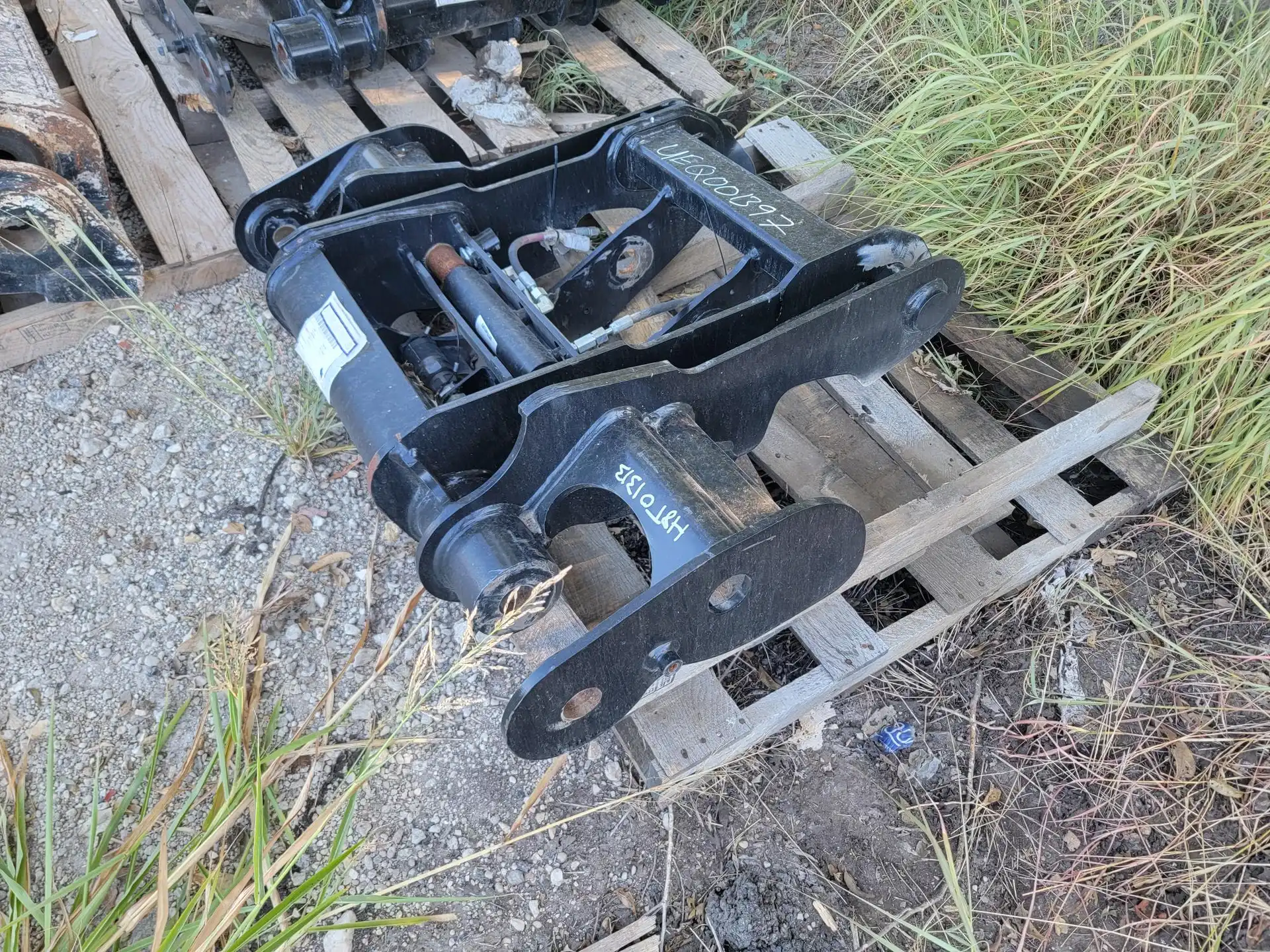 CAT IT COUPLER  FOR NEXT GEN BACKHOE BLH image 4