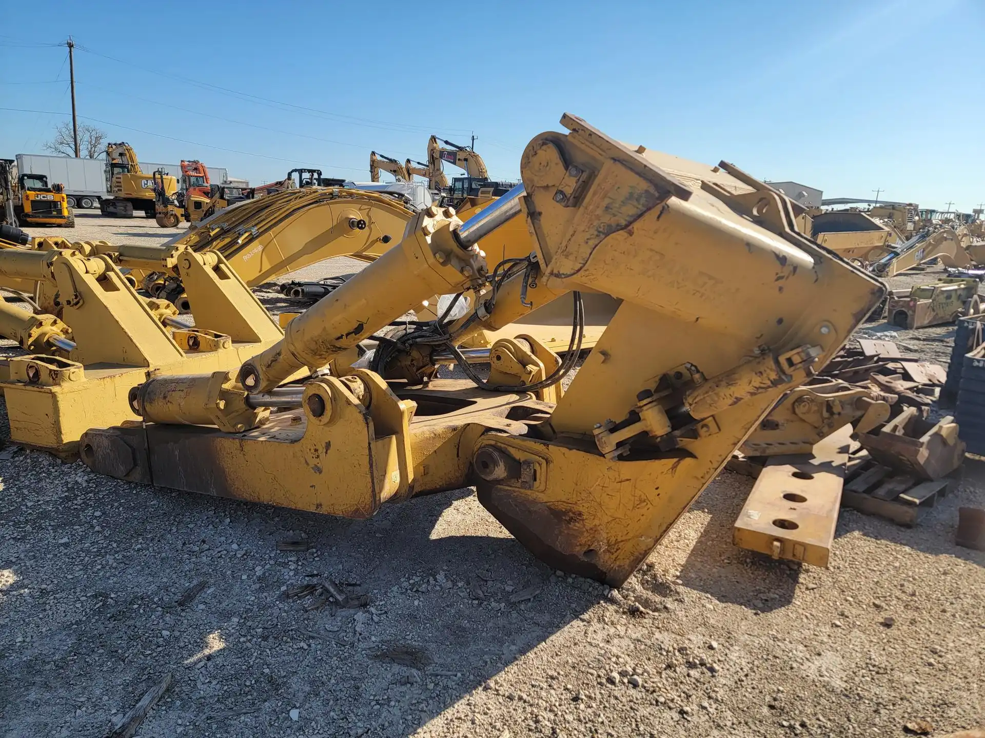 USED SINGLE SHANK RIPPER             MQ image 3