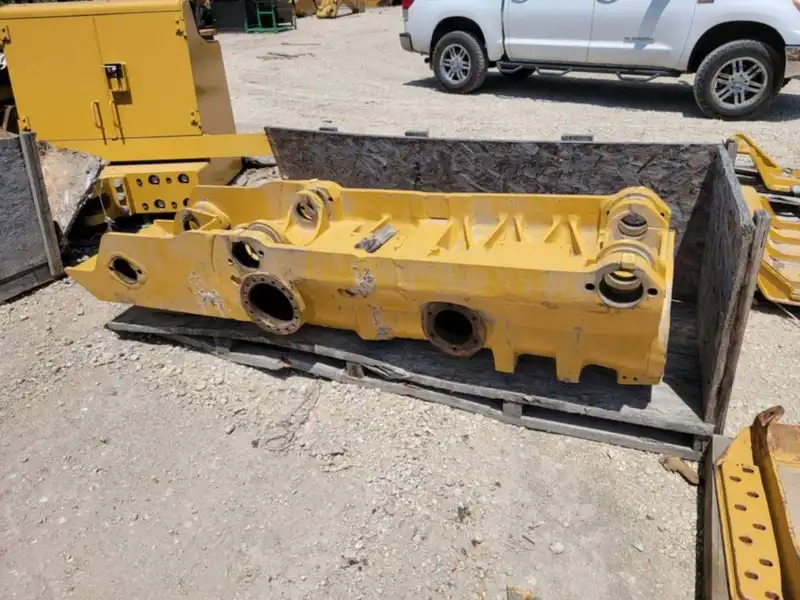 3102887 LH AND 3102886 RH REAR TRACK FRAME  NEW          MQ image 2