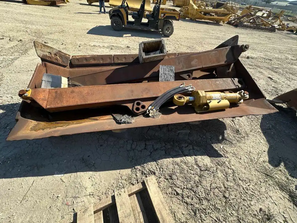 USED D8R/T SU BLADE  PUSH ARMS COMPLETE image 4