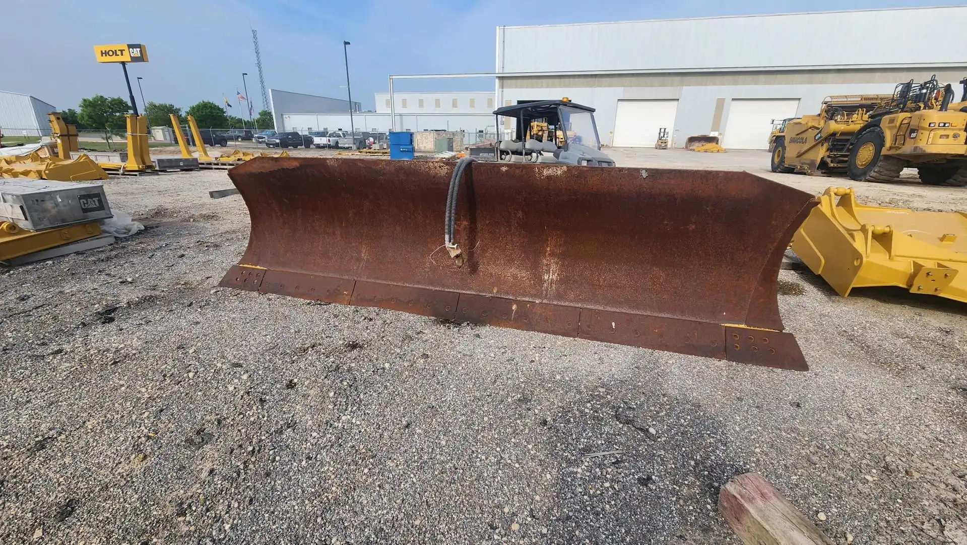 USED D6T XW TWIN TILT ANGLE BLADE - COMPLETE          MQ image 3