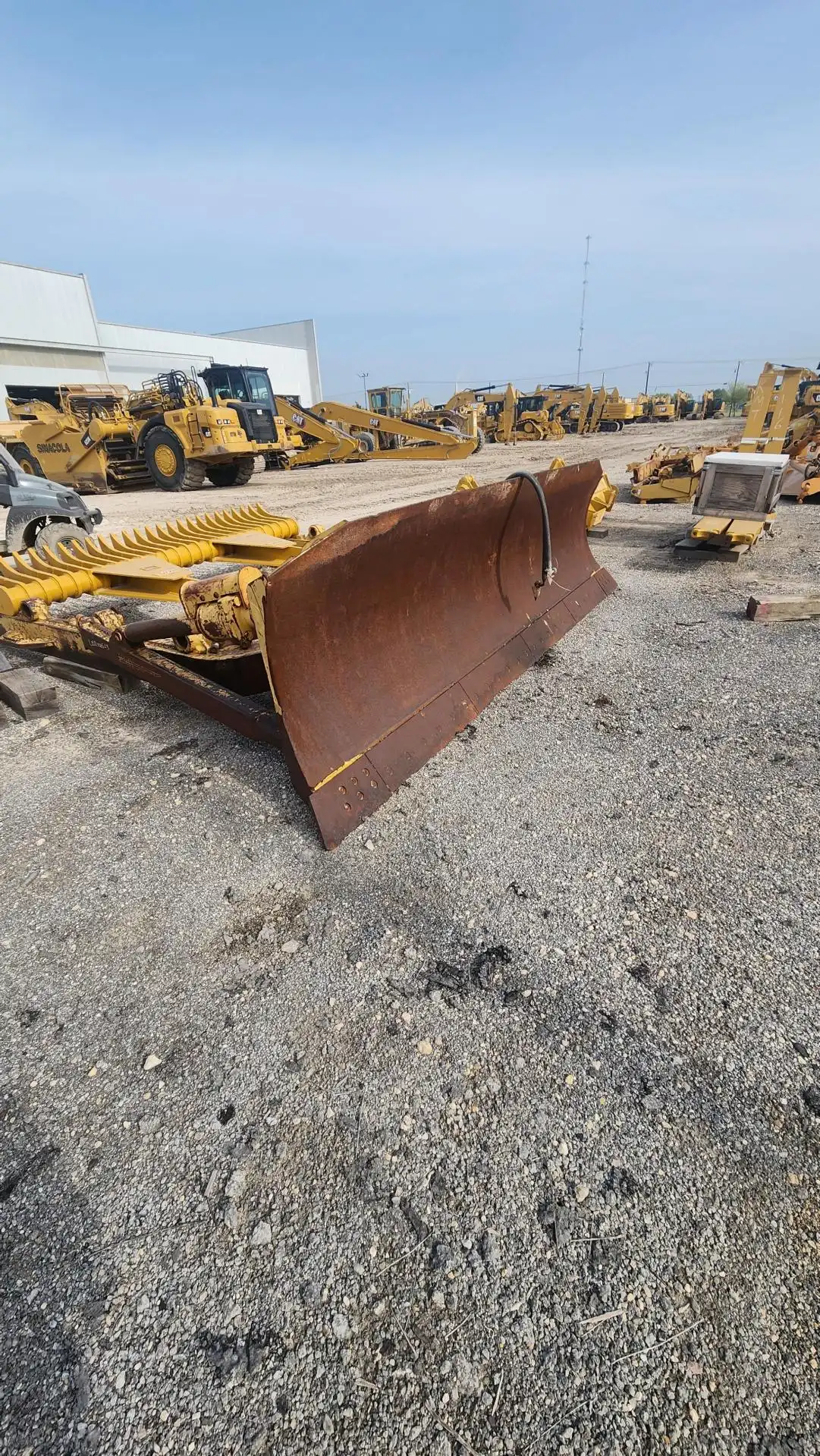 USED D6T XW TWIN TILT ANGLE BLADE - COMPLETE          MQ image 4