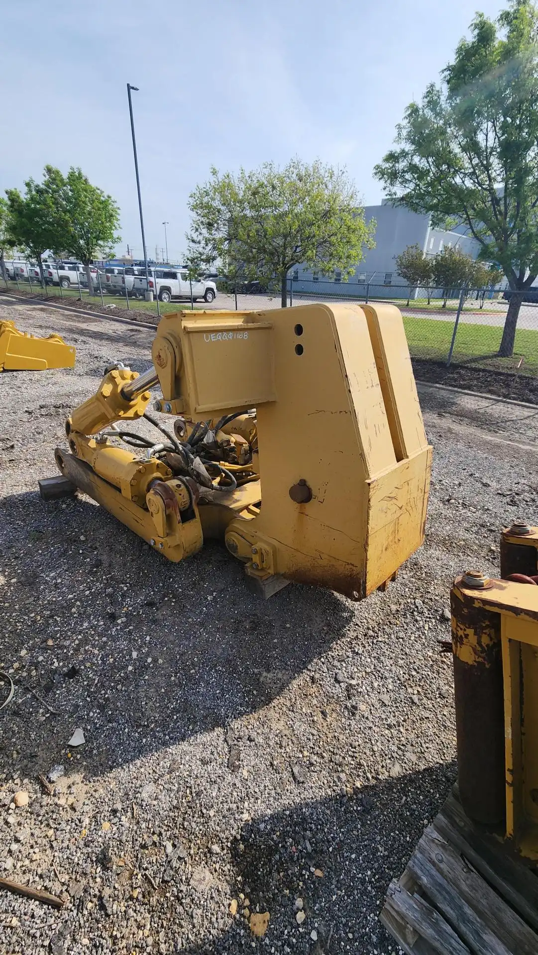CAT MULTI SHANK RIPPER FOR D8T BLH image 4