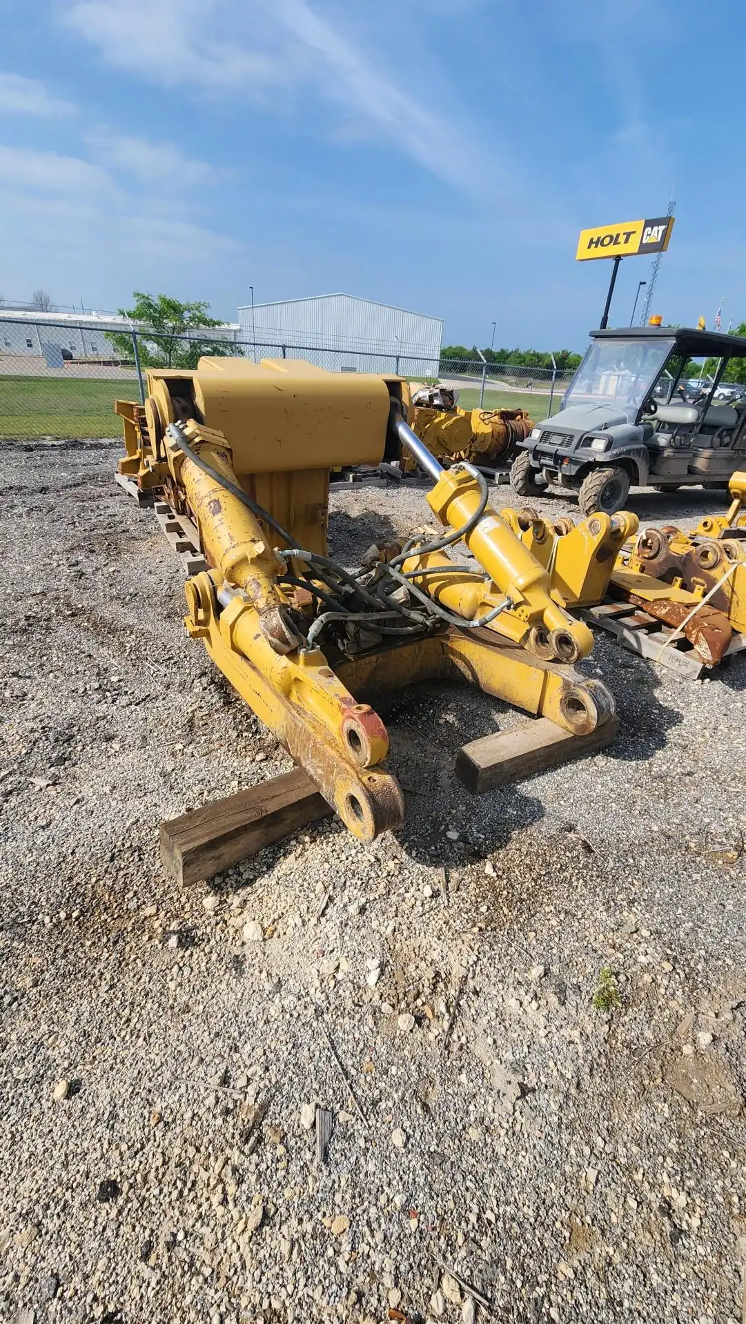 CAT MULTI SHANK RIPPER FOR D8T BLH image 5