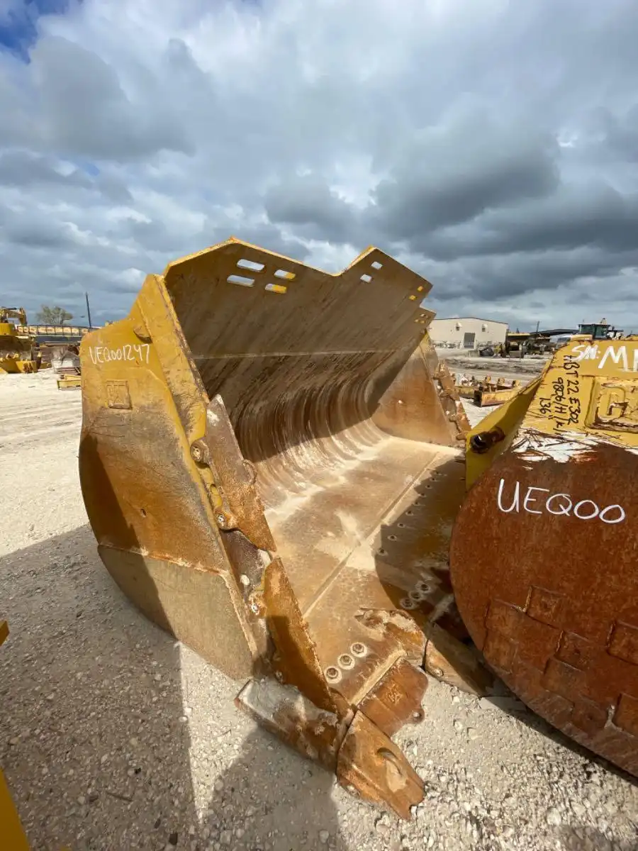 SLIGHTLY USED 988K ROCK BUCKET (323 HRS) P/N 4989992 10 YRDS            MQ image 3