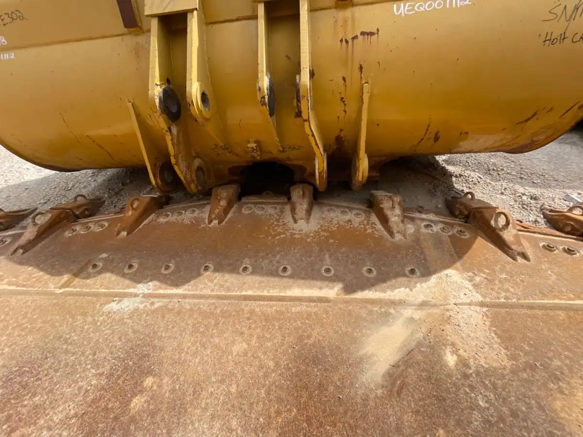 SLIGHTLY USED 988K ROCK BUCKET (323 HRS) P/N 4989992 10 YRDS            MQ image 4
