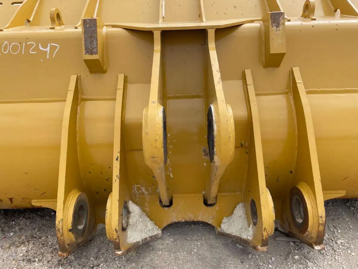 SLIGHTLY USED 988K ROCK BUCKET (323 HRS) P/N 4989992 10 YRDS            MQ image 8