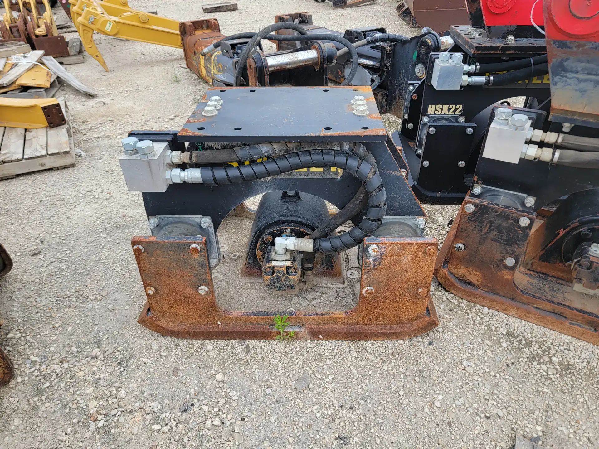 USED STANLEY BRAND VIBRATORY COMPACTOR PLATE          MQ image 2