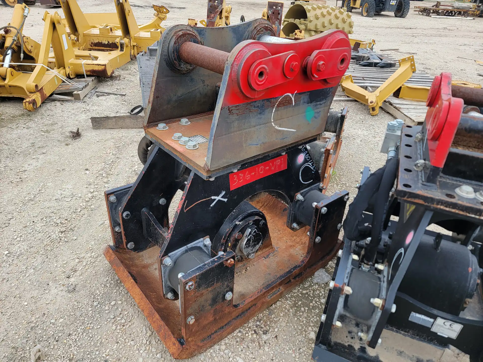USED STANLEY BRAND VIBRATORY COMPACTOR PLATE          MQ image 2