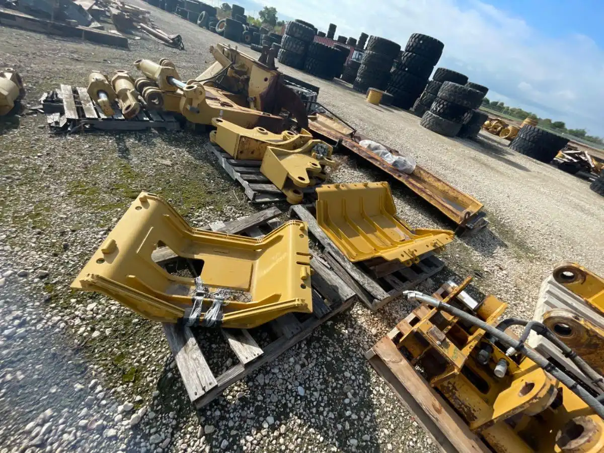 CAT D8T ACTUATOR WASTE BELLY PAN KWK  BLH image 2