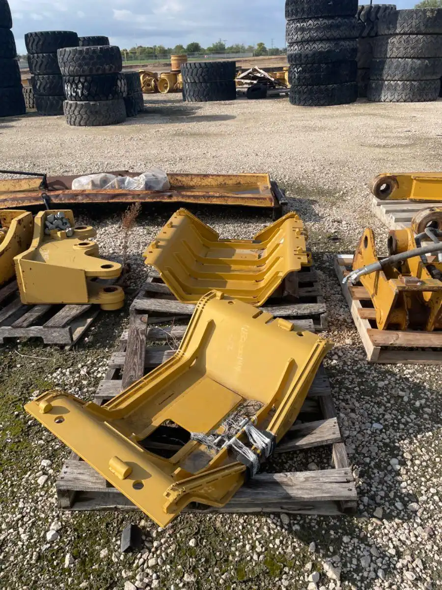 CAT D8T ACTUATOR WASTE BELLY PAN KWK  BLH image 3
