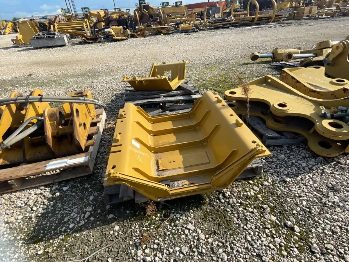 CAT D8T ACTUATOR WASTE BELLY PAN KWK  BLH image 5