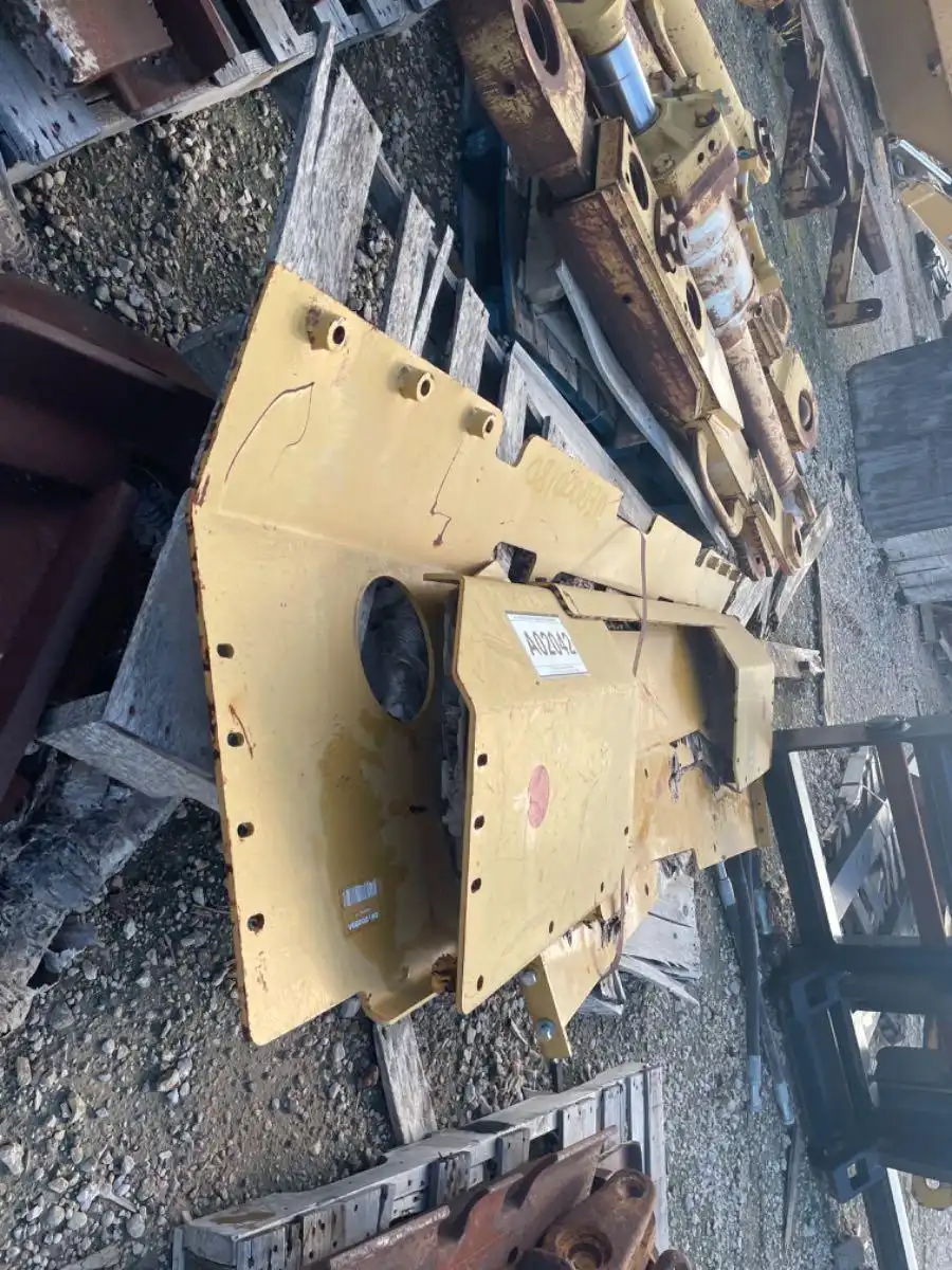 D6T FUEL TANK GUARDS image 3