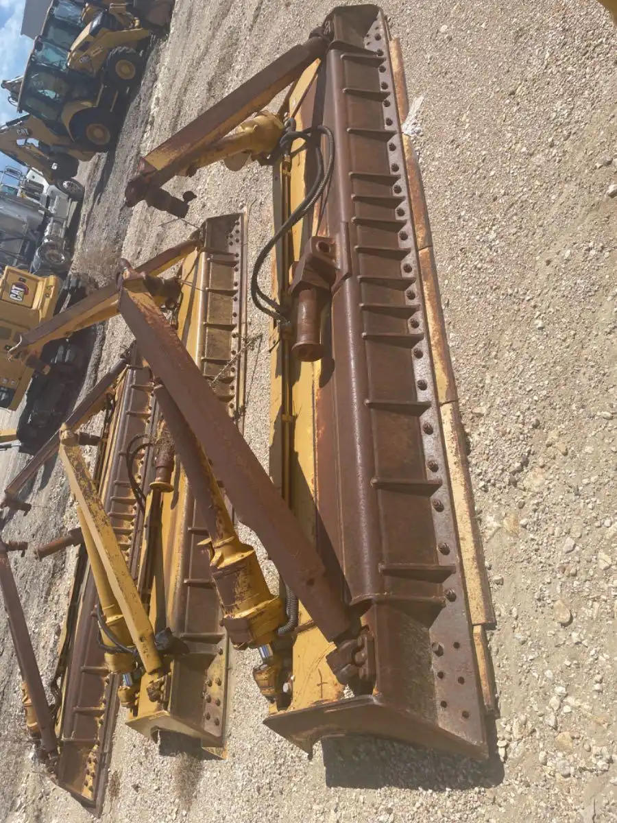 D6T XL ANGLE BLADE USED                        MQ image 4