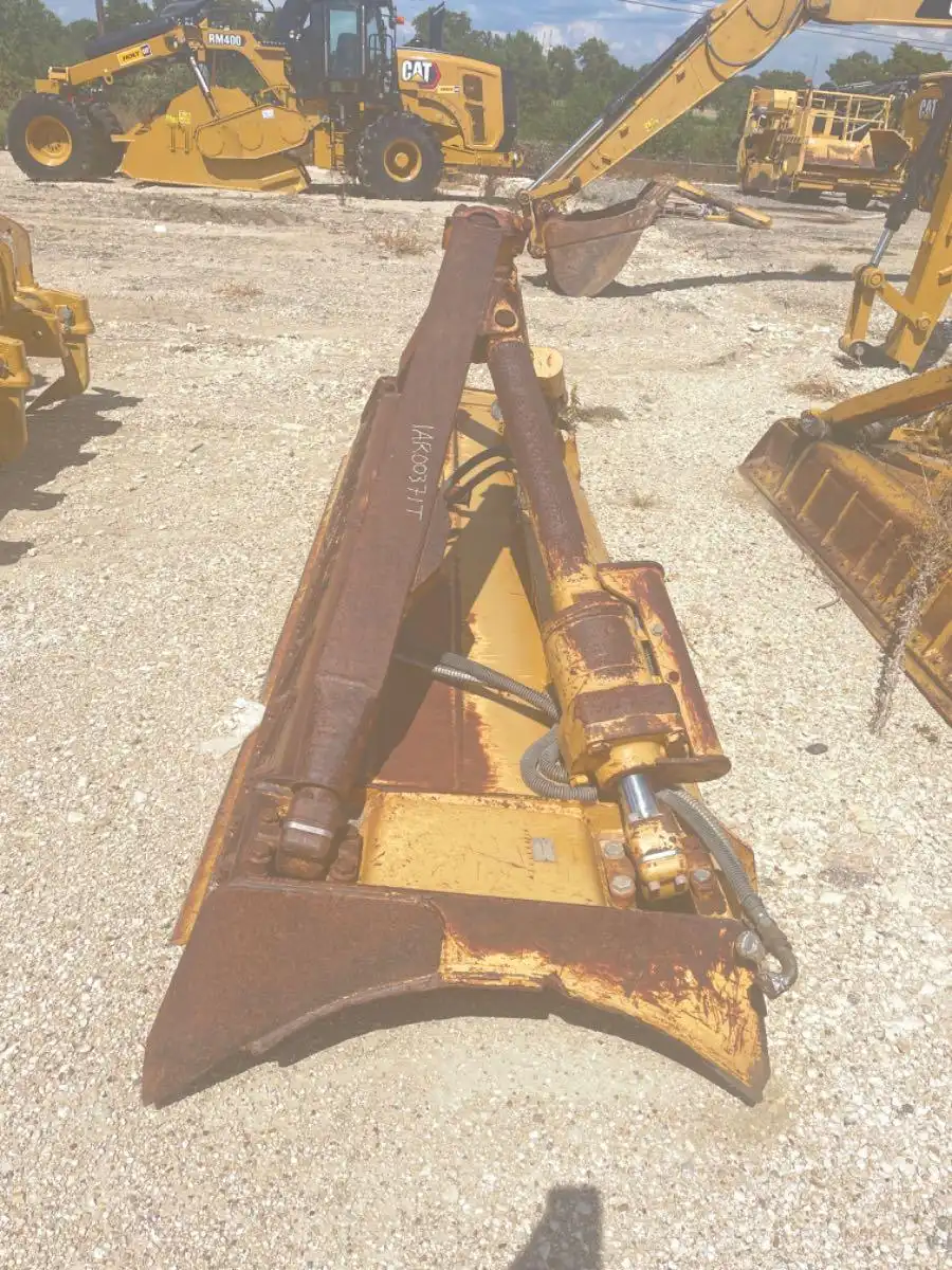 D6T XL ANGLE BLADE USED                        MQ image 5