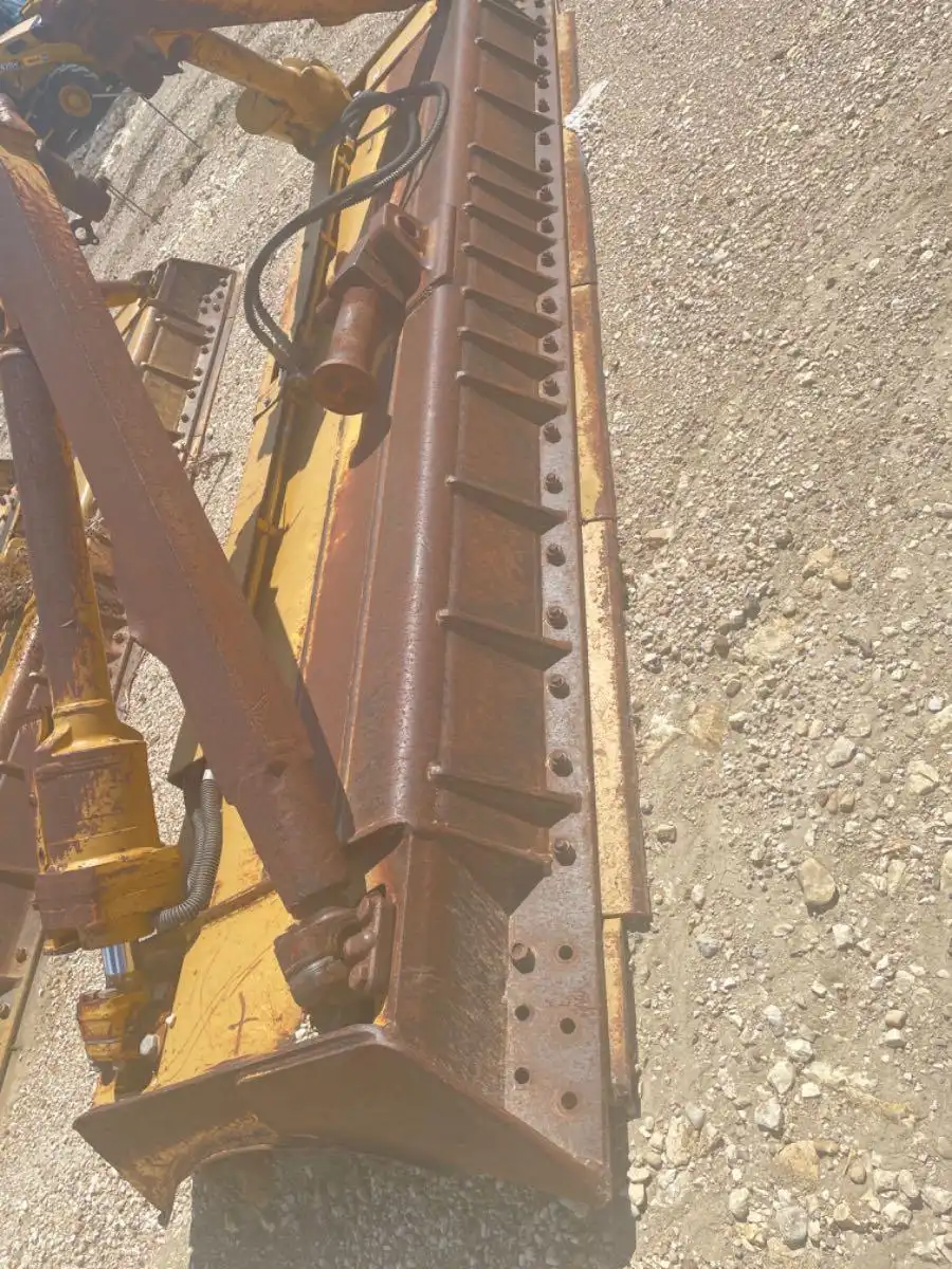 D6T XL ANGLE BLADE USED                        MQ image 6