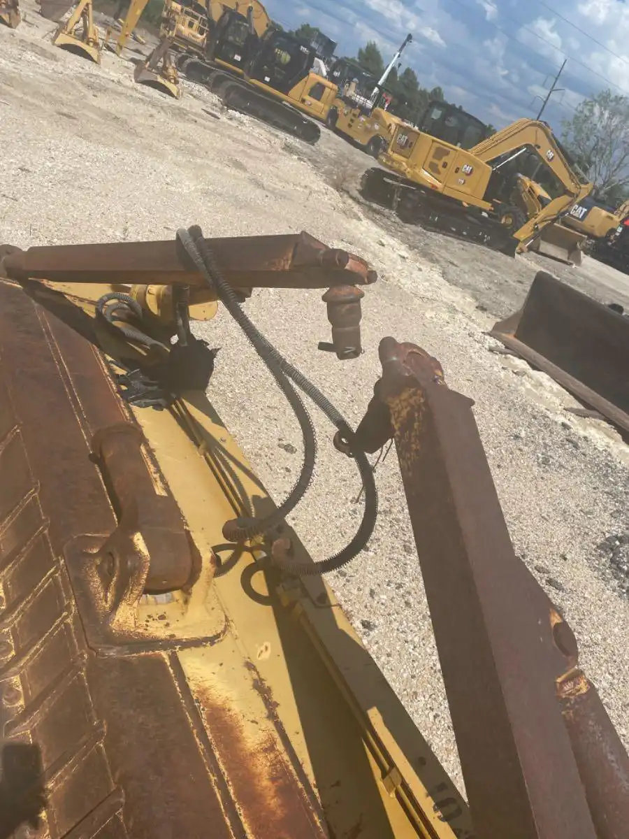 USED D6T XW ANGLE BLADE                   MQ image 3
