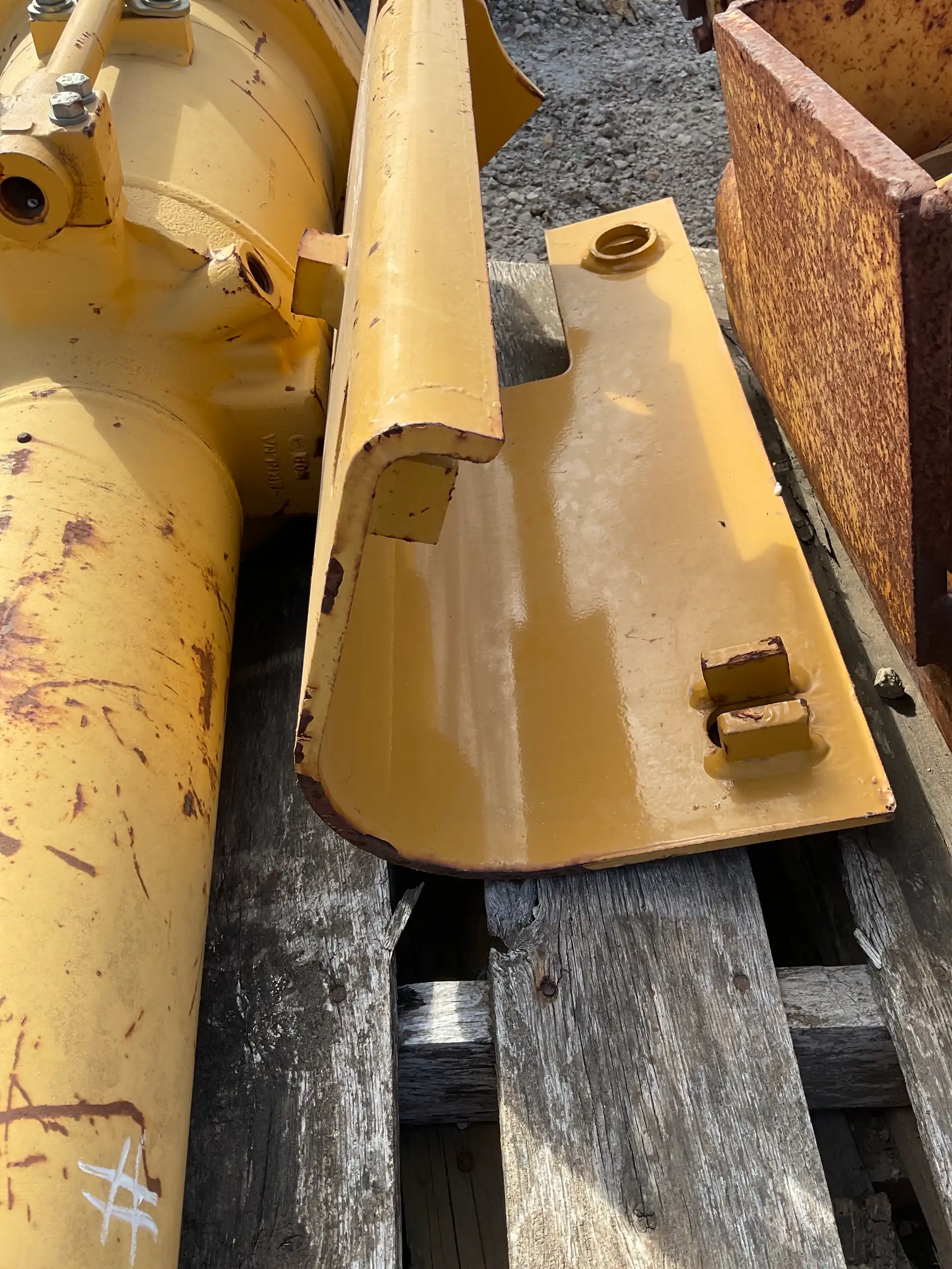 USED D10R/T SU BLADE W/ PUSH ARMS AND OTHER BLD PARTS    MQ image 2