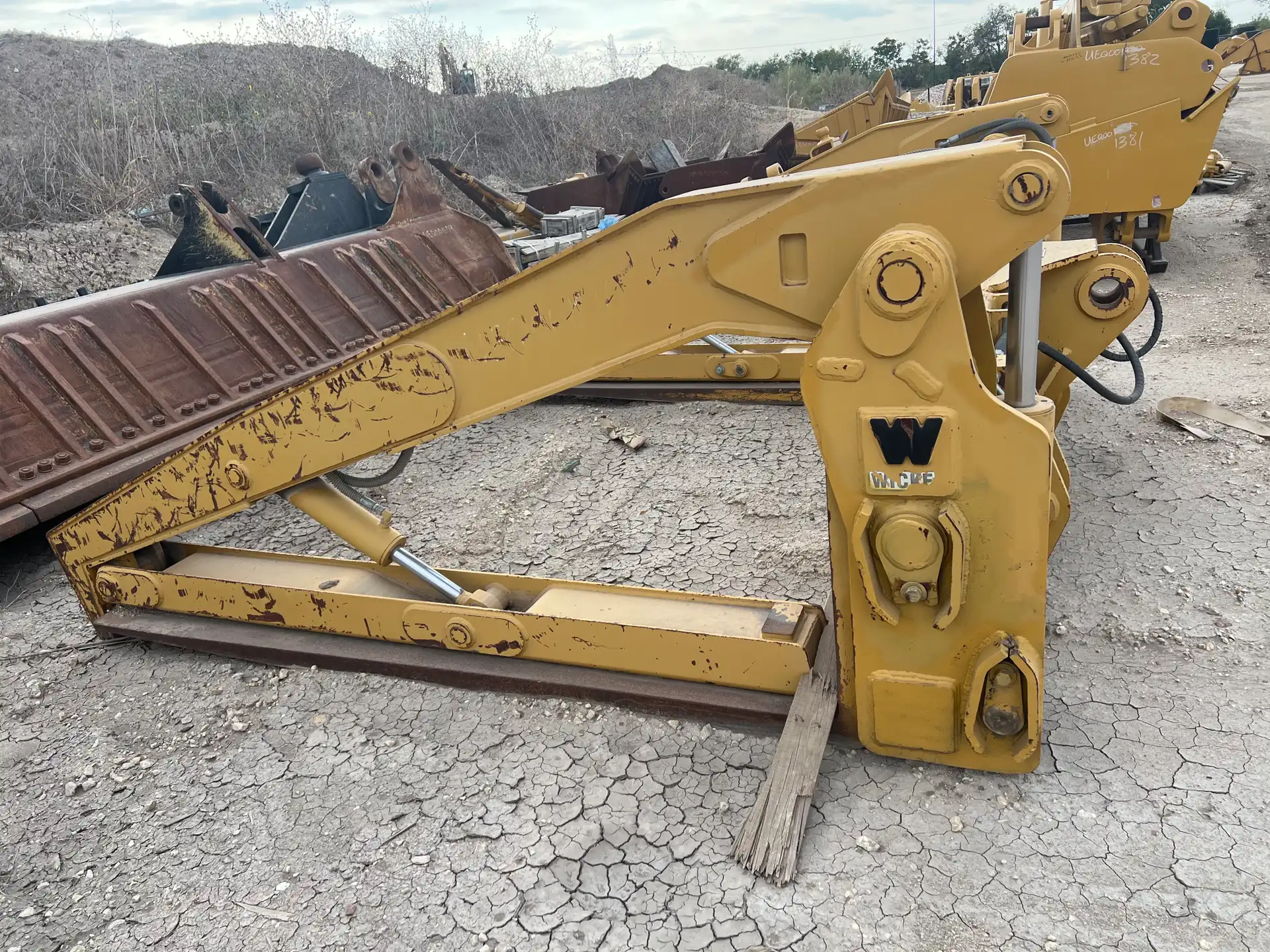 USED WICKER BRAND HYD. PIPE/POLE FORKS             MQ image 6