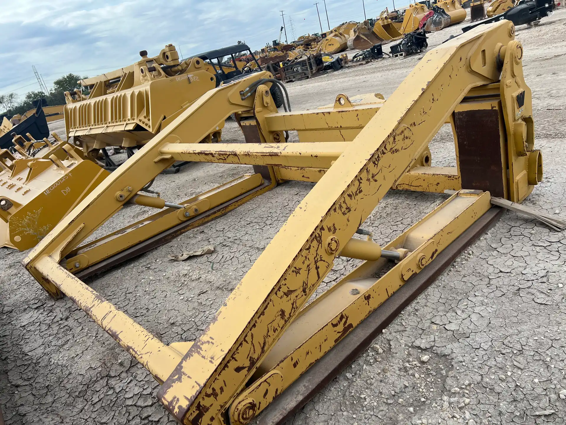 USED WICKER BRAND HYD. PIPE/POLE FORKS             MQ image 7