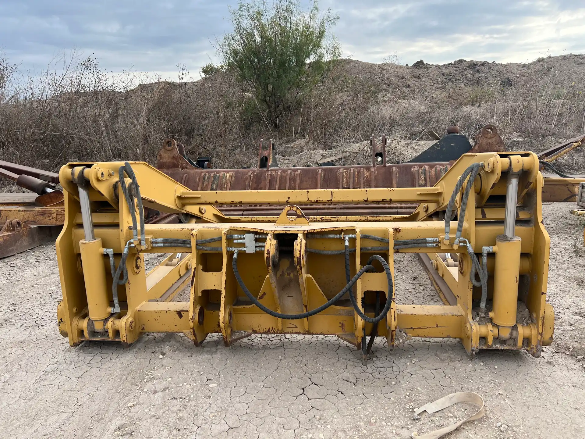 USED WICKER BRAND HYD. PIPE/POLE FORKS             MQ image 8