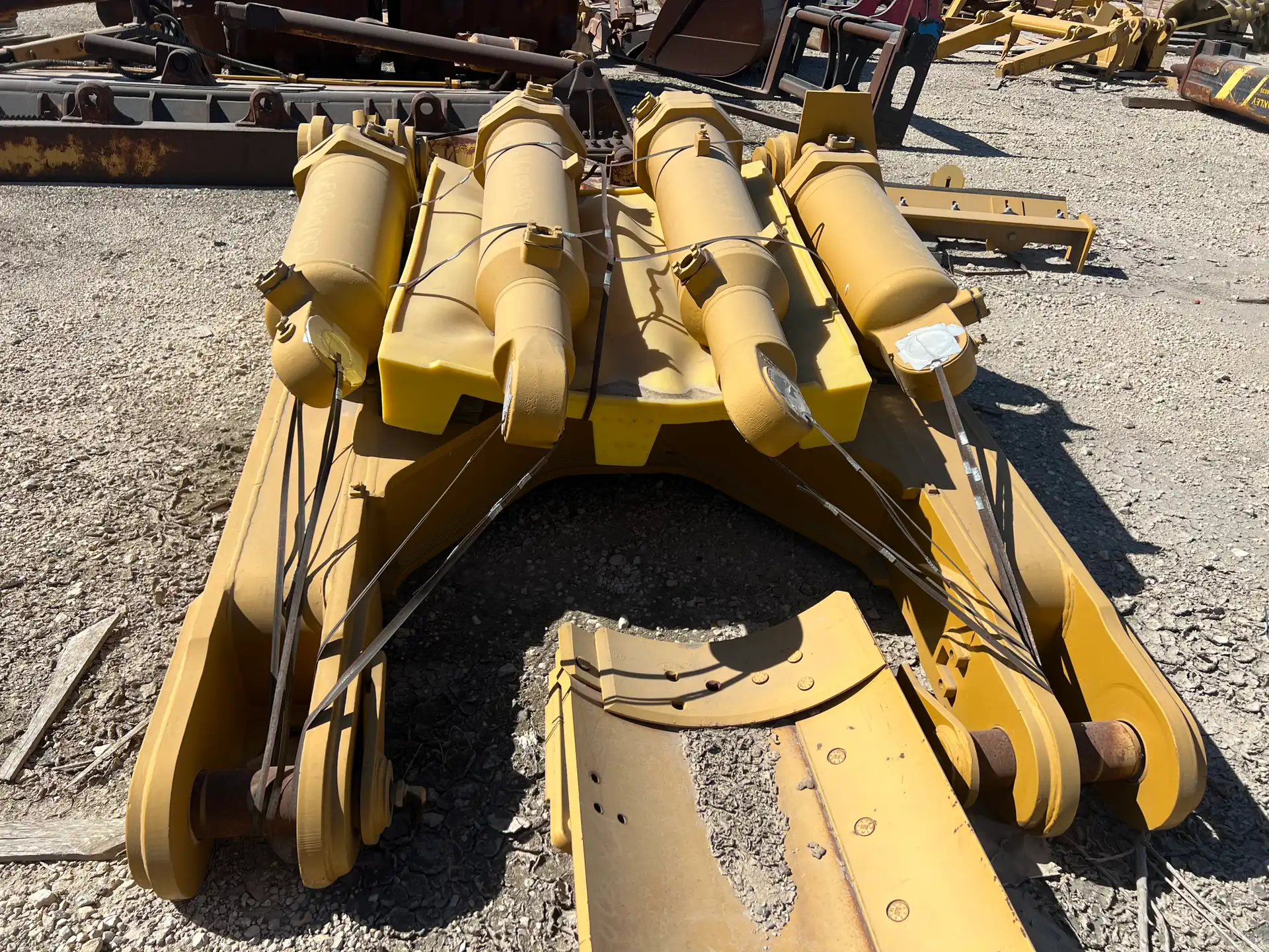 USED MS RIPPER W/ 2 SHANKS              MQ image 4