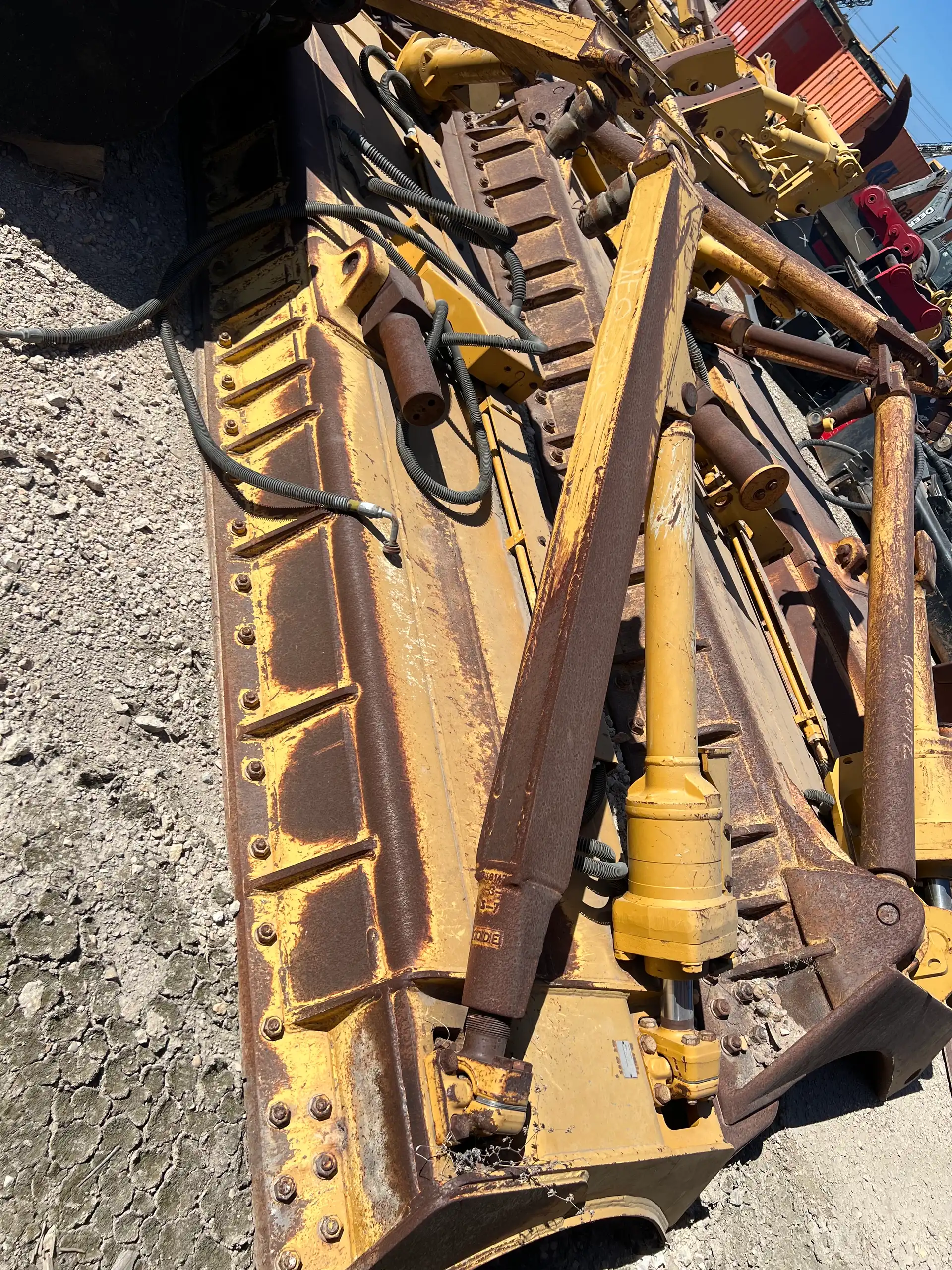 USED D6T XW ANGLE BLADE COMPLETE                 MQ image 3