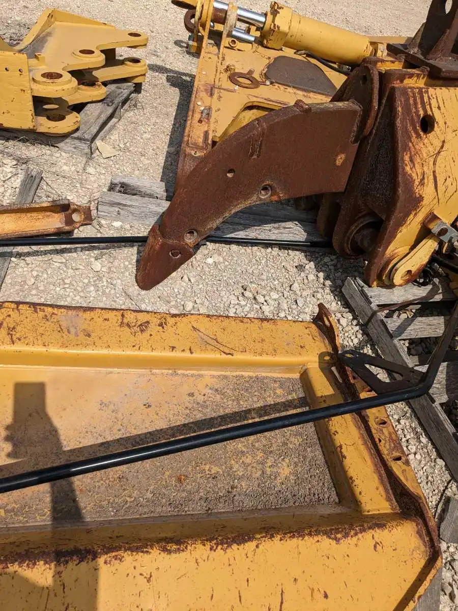 USED D8R SS RIPPER.                                MQ image 4