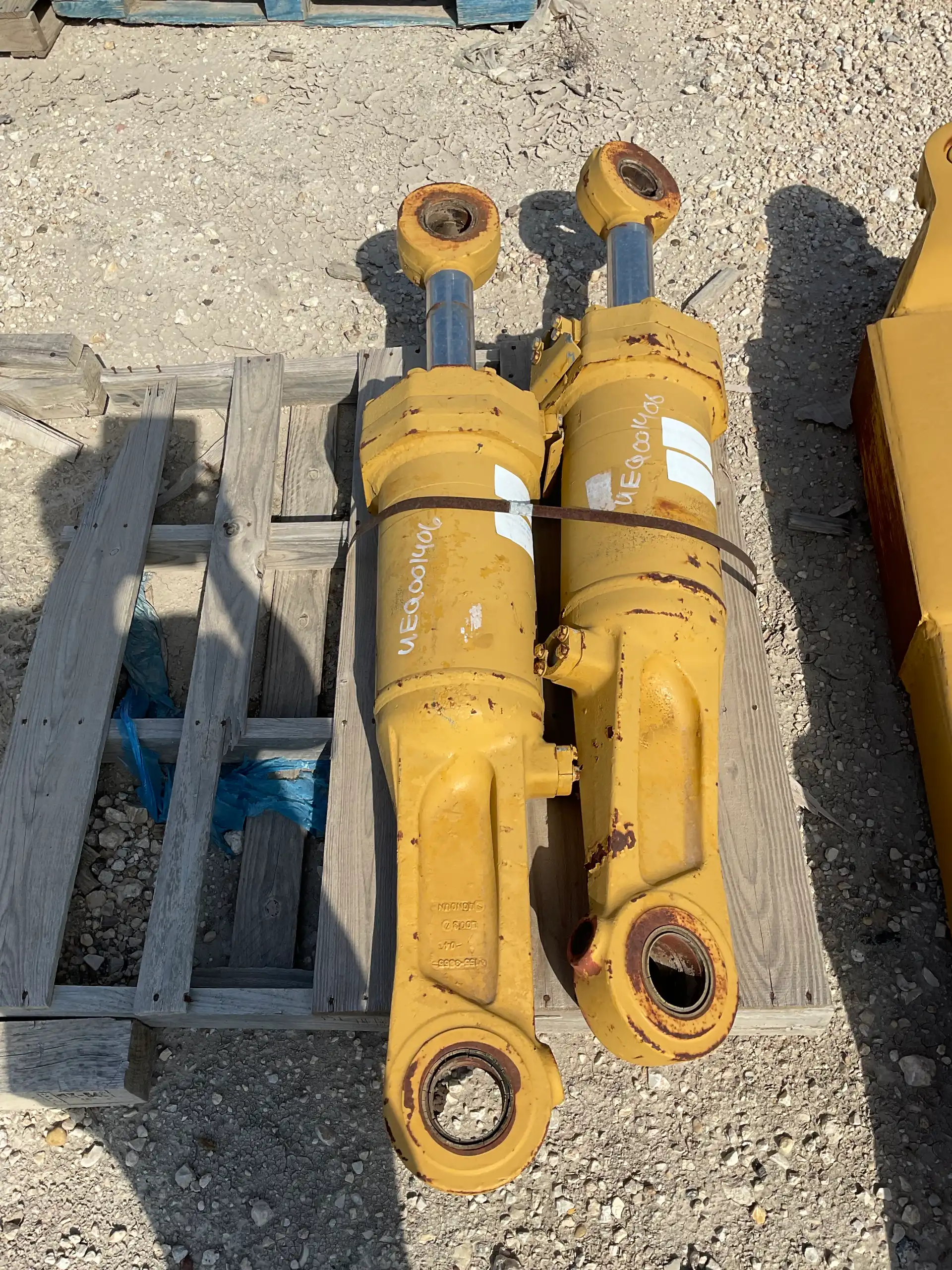 USED D8R/T CWT,3 BLADE CYLS, TAG LINK AND GUARD        MQ image 2